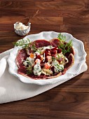 Geräucherte Gänsebrust mit Sauerkrautsalat und Roter Bete