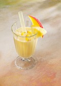 Ananas-Ingwer-Smoothie mit Mango & Mandeldrink