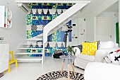 Splashes of colour and graphic patterns in living room