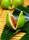 Green figs and fig leaves