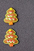 Gingerbread Christmas trees on poppyseeds