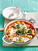 One-pot wonders - Spicy potatoes with baked eggs