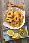 Fried squid rings with lemons and olive oil