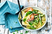 Pasta with green asparagus and prawns