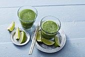 Kale and banana smoothies with limes