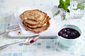 Power pancakes with blueberry syrup (vegan)
