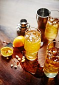 Collins Cocktail mit Gin, Zitronensaft und Zuckersirup