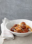 Spaghetti mit Tomatensauce und Fleischbällchen