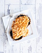Baked beans with cheese (England)