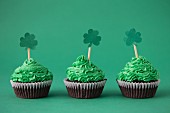 Cupcakes mit grüner Buttercreme zum St. Patricks Day