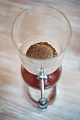 Filterkaffee herstellen mit Syphon im 'Stockholm Espresso Club' in Hamburg