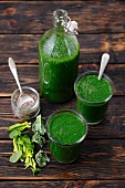 Spinach and cabbage smoothies with apple juice and chia seeds