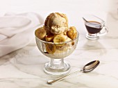 Bananas Foster (ice cream sundae with vanilla ice cream, bananas, cinnamon sauce and rum, USA)