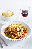 Fried spaghetti with vegetables and Gouda