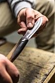 Ein Messer bearbeiten, Italienische Scarperia (Messsermanufaktur)