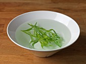 Cold extraction of tarragon for flavour