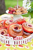 Mini raspberry buns with sugar