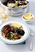 Spaghetti with mussels, chilli, parsley and white wine