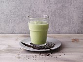 An avocado and coconut smoothie with vanilla and chia seeds (LCHF)
