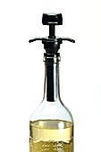 Wine bottle air extractor pump