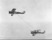 First mid-air refuelling,1923