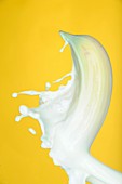 Milk impacting banana,high-speed image