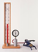 Apparatus to measure pressure