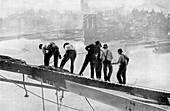 Building the Manhattan Bridge