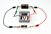 Simple circuit to measure volts