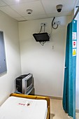 Hospital visitor's bed