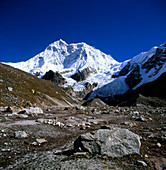 Makalu,a mountain in the Himalayas
