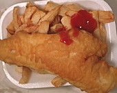 Tray of fish & chips with ketchup