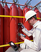 Ultrasonic test of gas cylinders