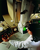 Operator using a transmission electron microscope