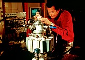 High-vacuum scanning tunnelling microscope
