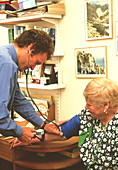 Measuring blood pressure