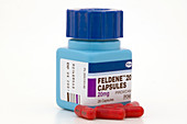 Feldene drug capsules