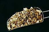 Dried elecampane