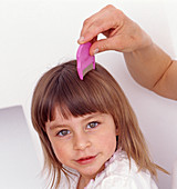 Removing head lice