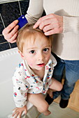 Head lice combing