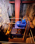 Hydroelectric generator