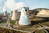 Nuclear power station cooling towers