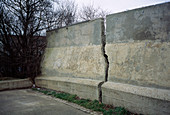 Cracked wall due to subsidence