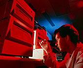 Man and mass spectrometer chromatography column