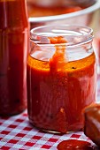 A jar of tomato sugo