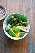 Thauw Jiauw Lon (Thai vegetables with a coconut dip)