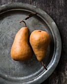Two Boskop pears on a pewter plate