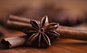 Star anise and cinnamon sticks (close-up)