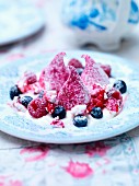 Raspberry meringue with blueberries
