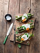 Bruschetta topped with asparagus and poached egg